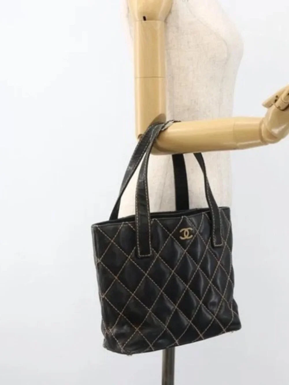 CHANEL Matelasse Wild stitch Tote Bag Leather Black Gold CC Auth AMZ509